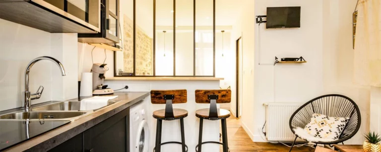 Photo format paysage de la cuisine du studio l'hermine à Vannes