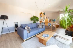 Vue globale du salon et séjour de l'appartement Le Nozvat à Vannes