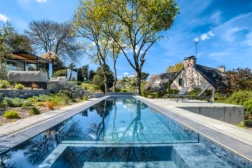 Vue de la piscine en longueur du logement Villa Mané à Baden