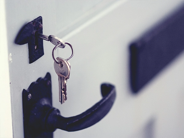 Porte avec des clés